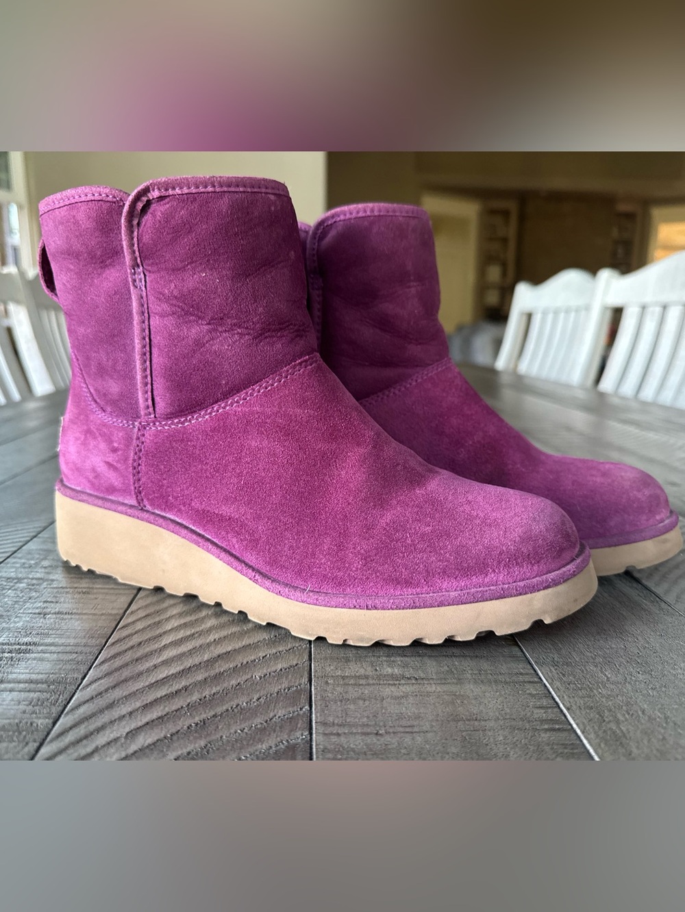 UGG Kristin Lonely Hearts Suede Platform Ankle Bootie Women’s Size 7.5